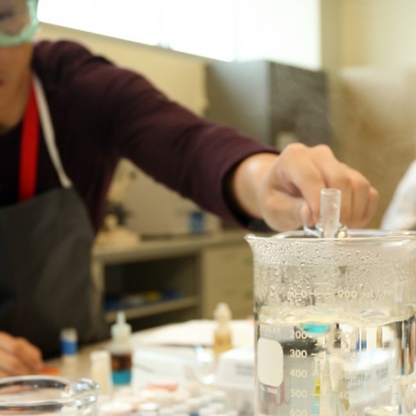 Students working in a lab