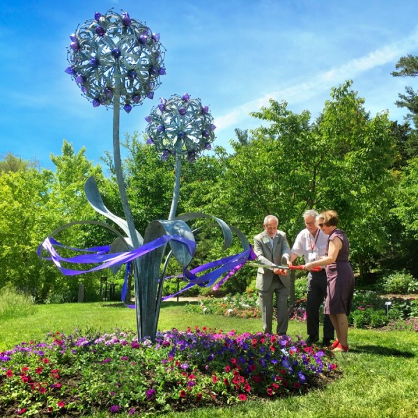 Ribbon cutting ceremony for the statue
