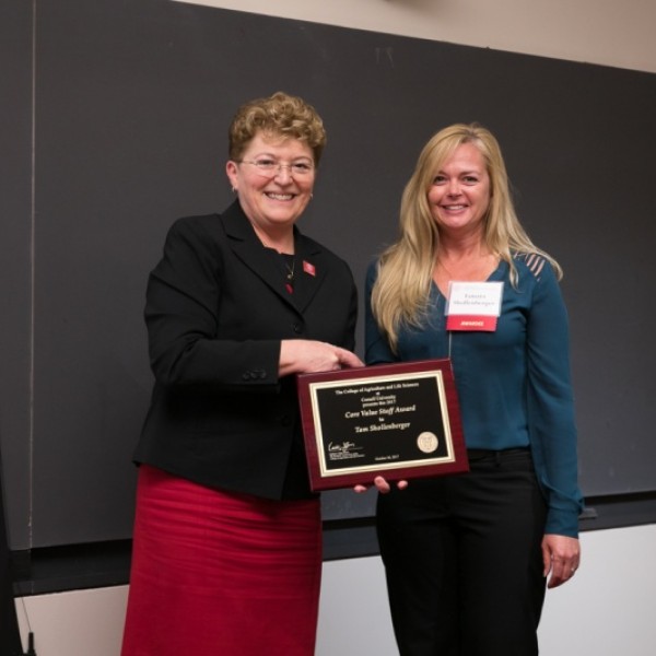 Dean Boor shakes hands with Tamara Shollenberger