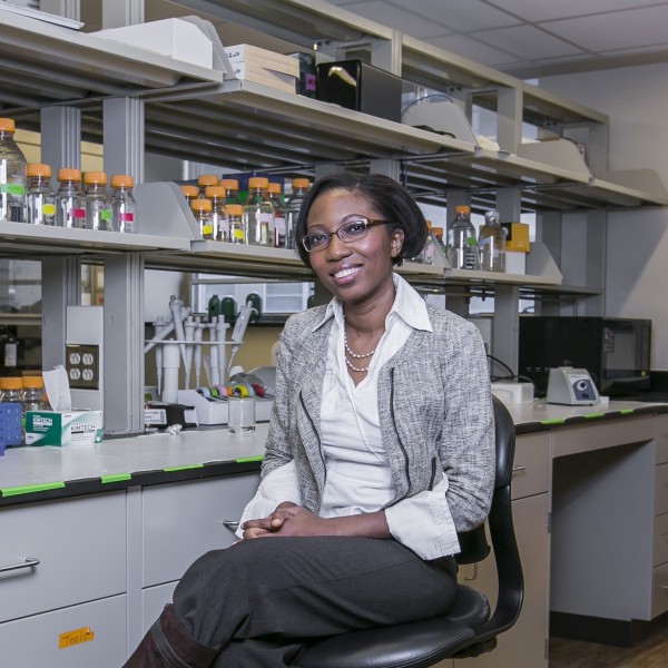 Ludmilla Aristilde in a lab