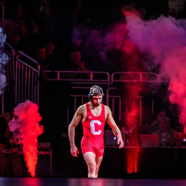 Yianni Diakomihalis approaches the mat in the finals of the NCAA national Wrestling Championships