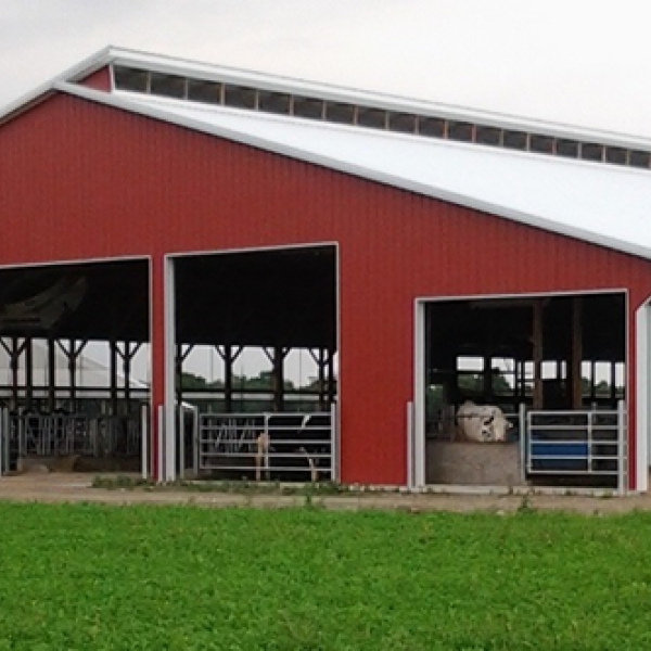 a red dairy barn