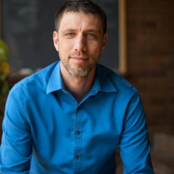 kelly robbins in bradfield lounge