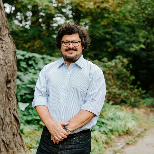 A headshot of Mario Herrero