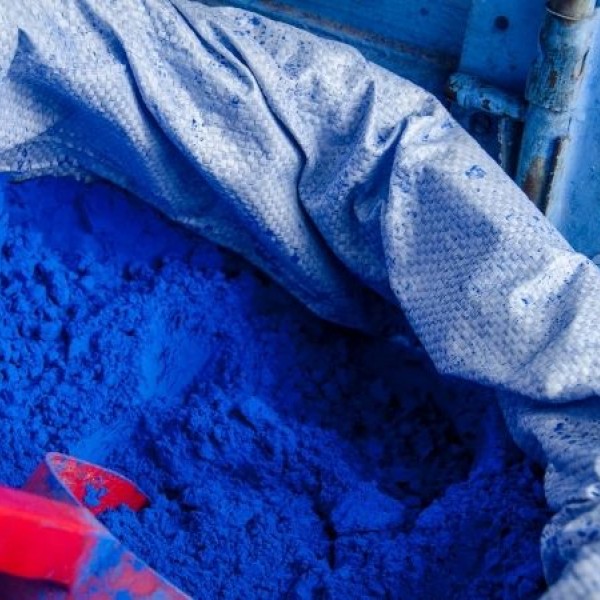 A bag of blue powder.