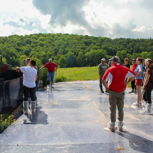 students visit farm