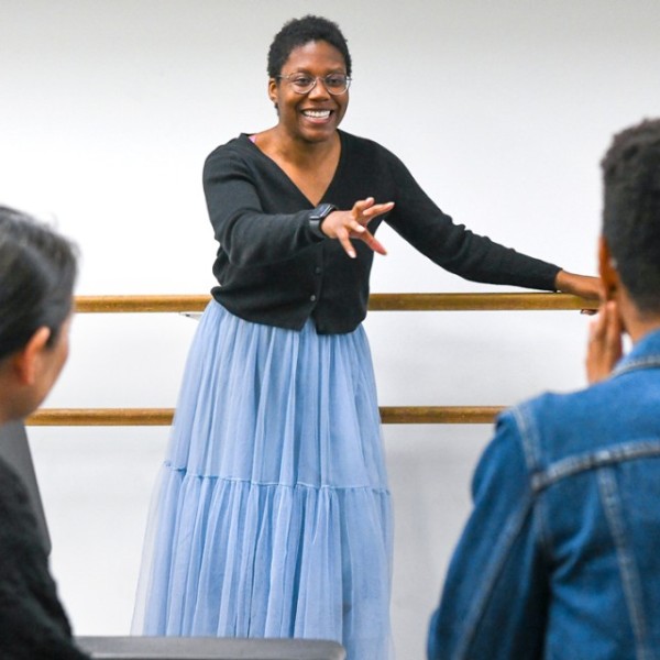 Carley Robinson ’20 directing two actors 