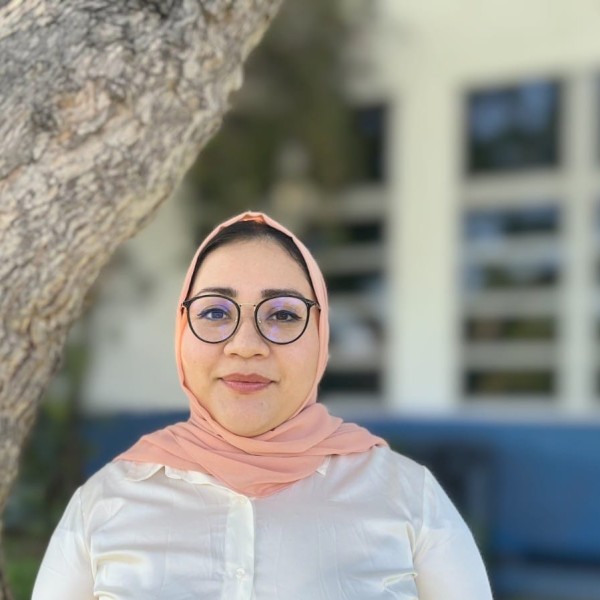 Elizabeth	Arrazola headshot