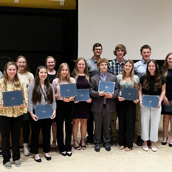 Debbie Grusenmeyer, PRO-DAIRY, and student graduates of Junior DAIRY LEADER