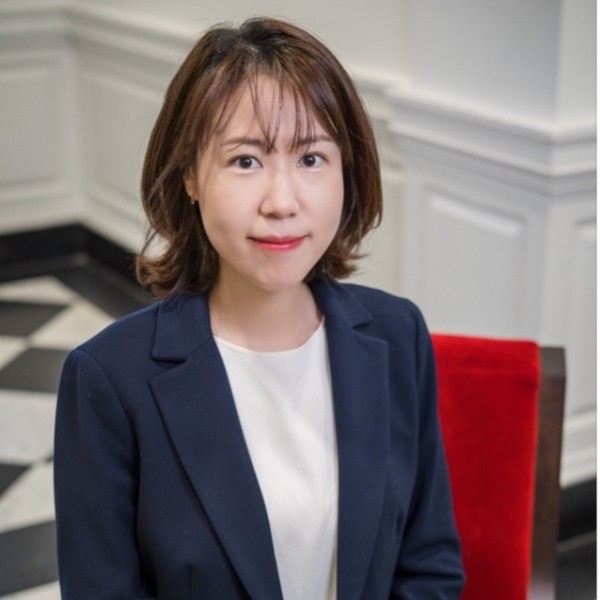 Headshot fo Eunyoung Myung.