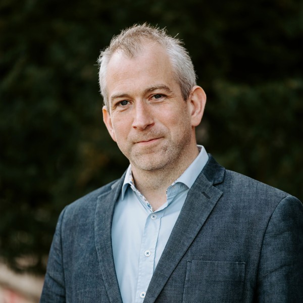 headshot of miel hostens