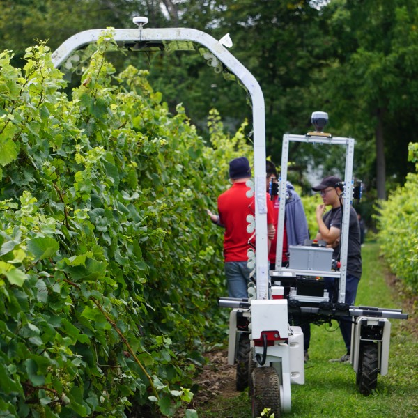 Members of Yu Jiang’s team demonstrate the technology