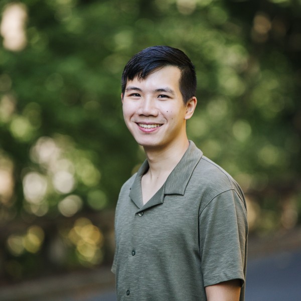 headshot of jonathan lin