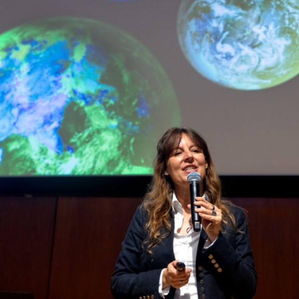 Lisa Kaltenegger, director of the Carl Sagan Institute, associate professor of astronomy and author of “Alien Earths: The New Science of Planet Hunting in the Cosmos,” said the thousands of exoplanets detected to date suggest there are “billions and billions” of possibilities for life beyond Earth. Photo by Sreang Hok.