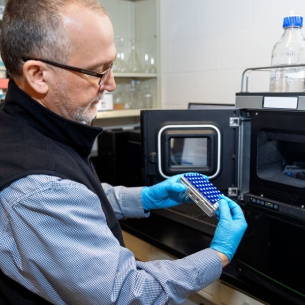 Research associate Wayne Anderson loads bee samples into a liquid chromatography mass spectrometer for analysis in the lab of Scott McArt in Comstock Hall.