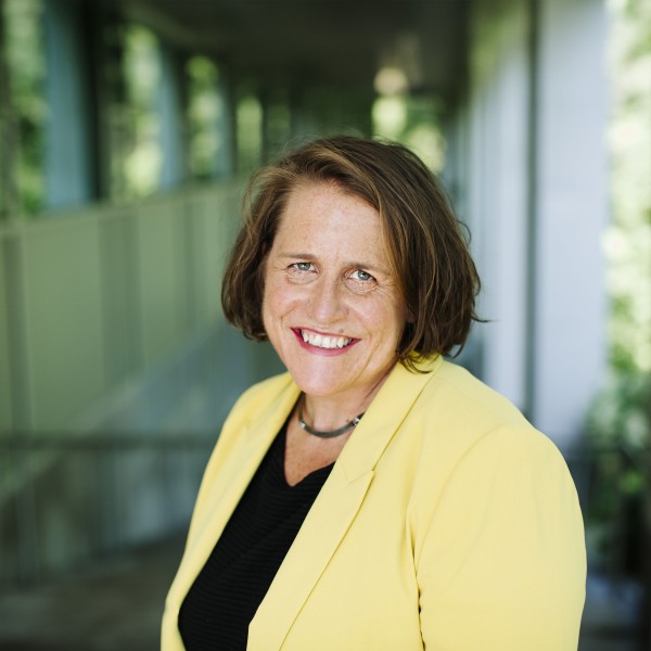 Headshot of Claire Wardle